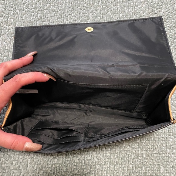 Guess Clutch - Picture 4 of 4